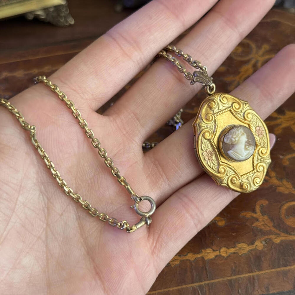 Vintage Antique shell cameo Locket necklace - Picture 7 of 8